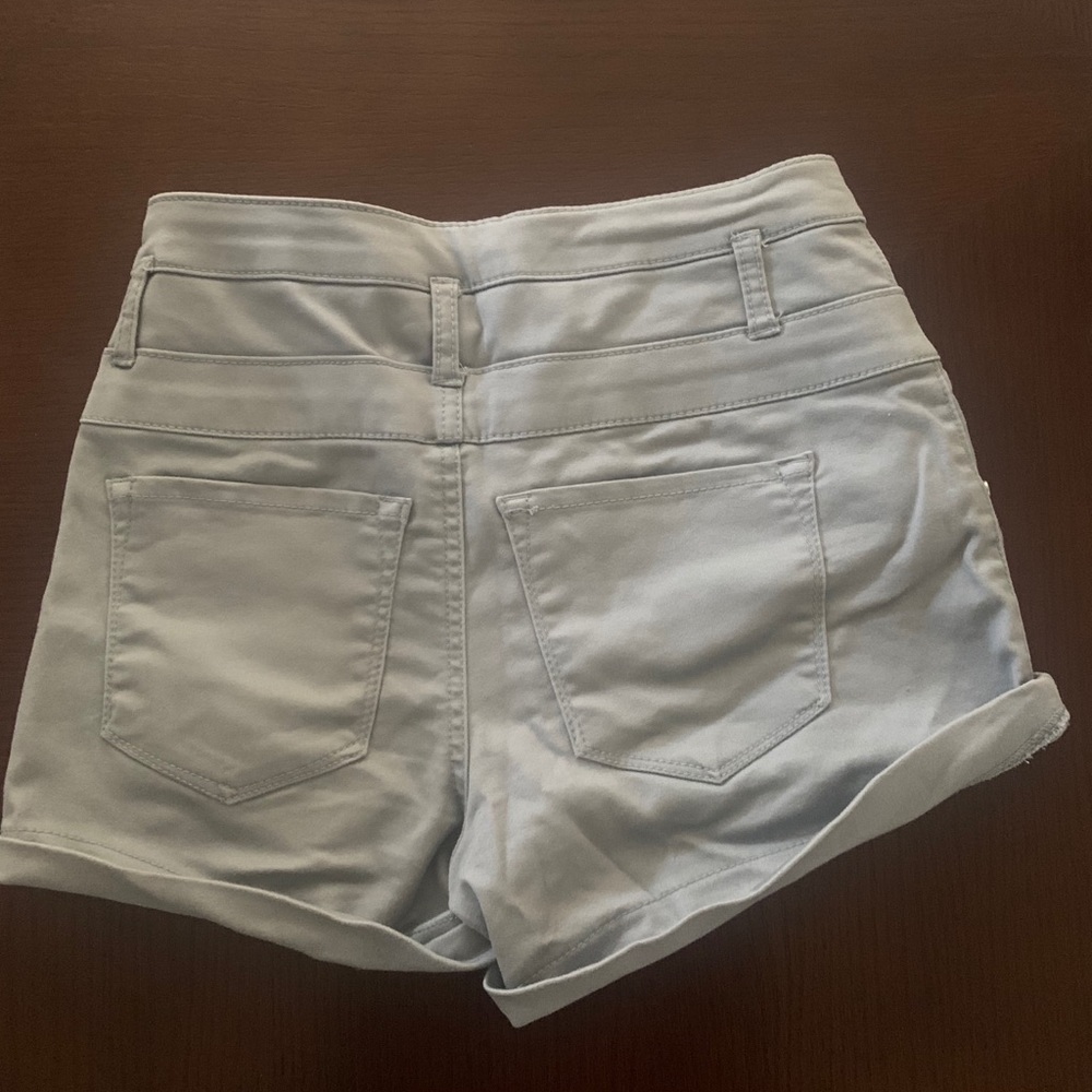 High-Waisted Shorts - Picture 3 of 3